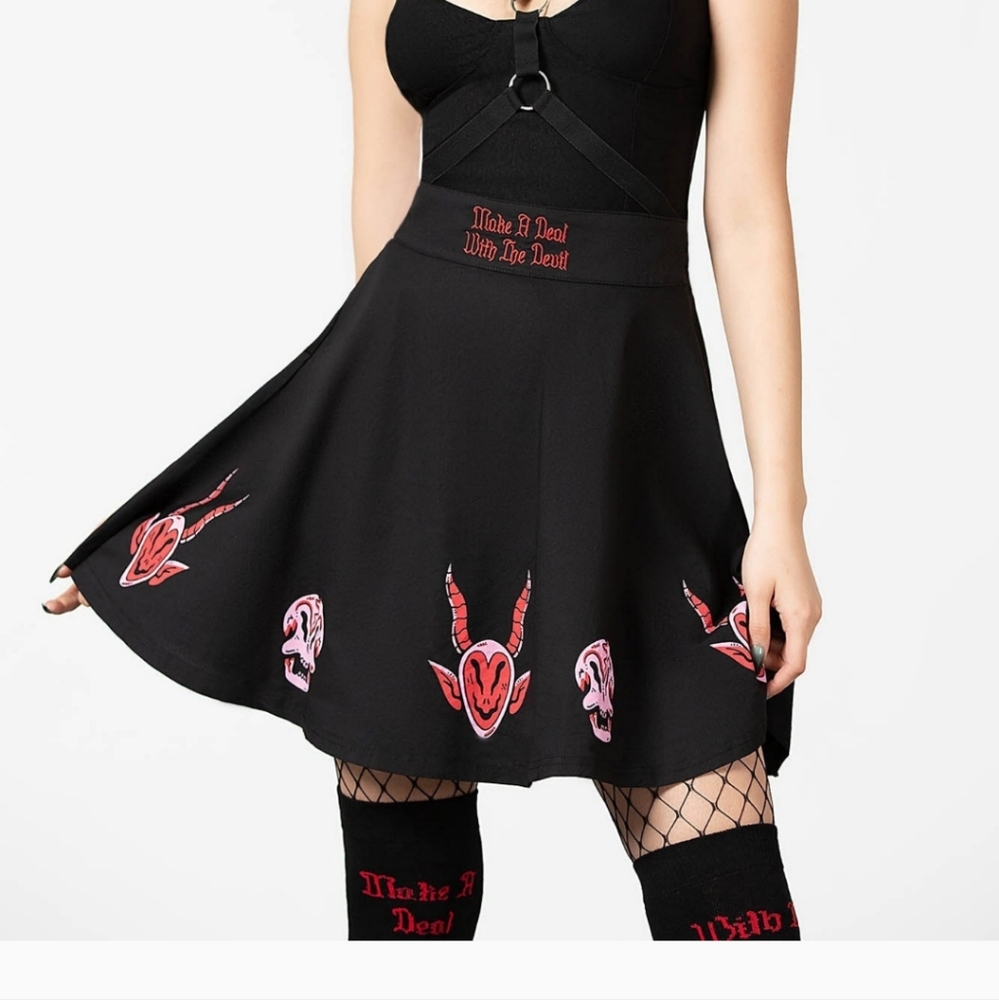 Skater skirt.